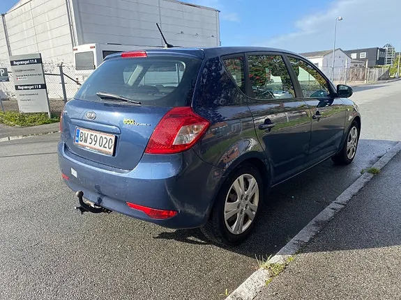 Kia Ceed 2010 photo 3