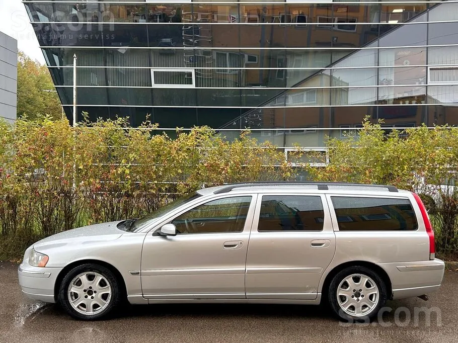 Volvo V70 2004 photo 2