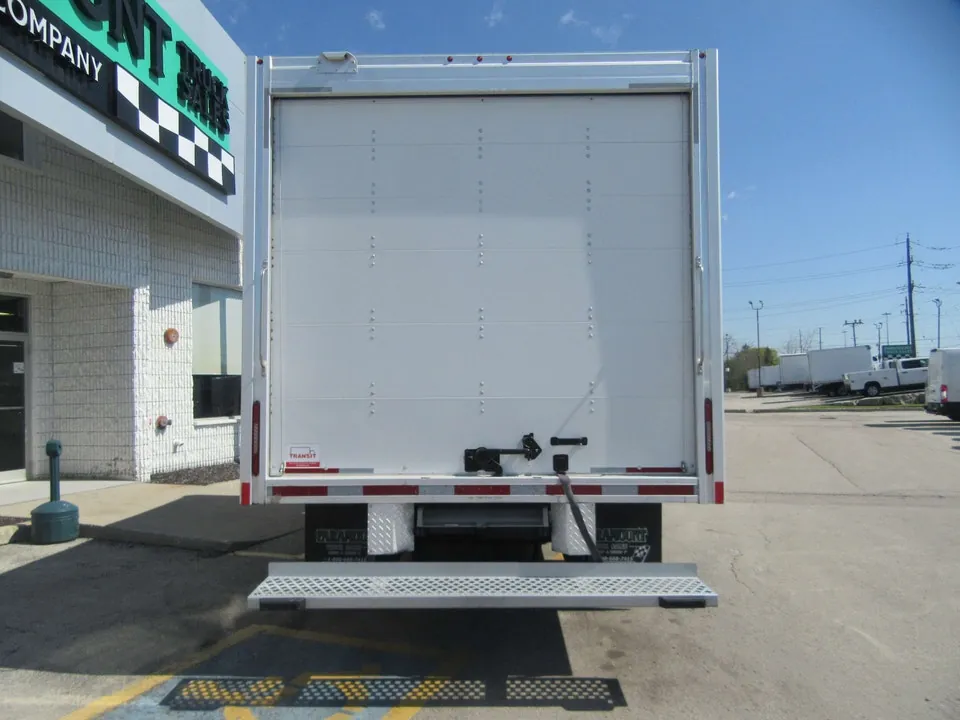 Ford E-450 2022 photo 4