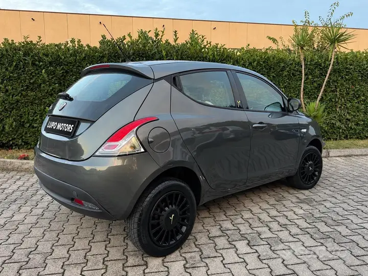Lancia Ypsilon 2014 photo 4