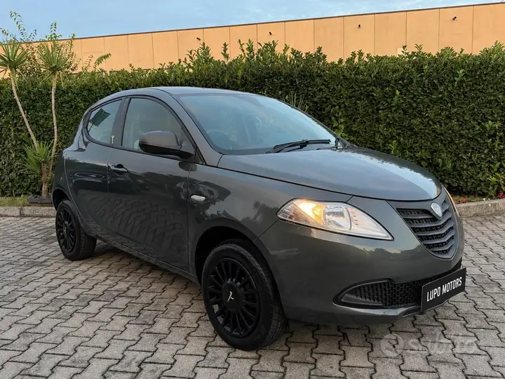 Lancia Ypsilon 2014 photo 2