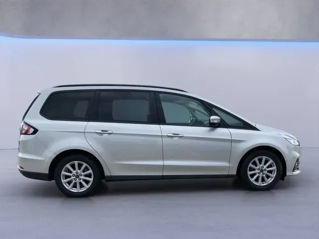 Ford Galaxy 2022 photo 3
