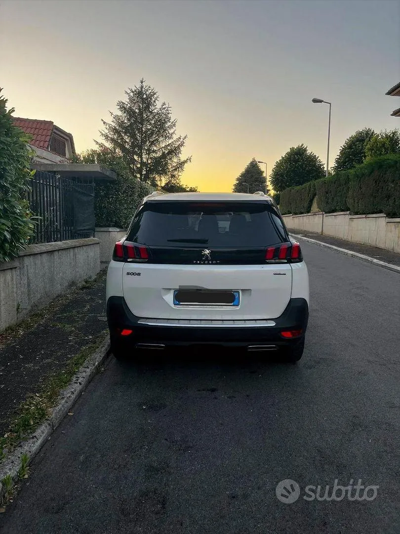 Peugeot 5008 2017 photo 2
