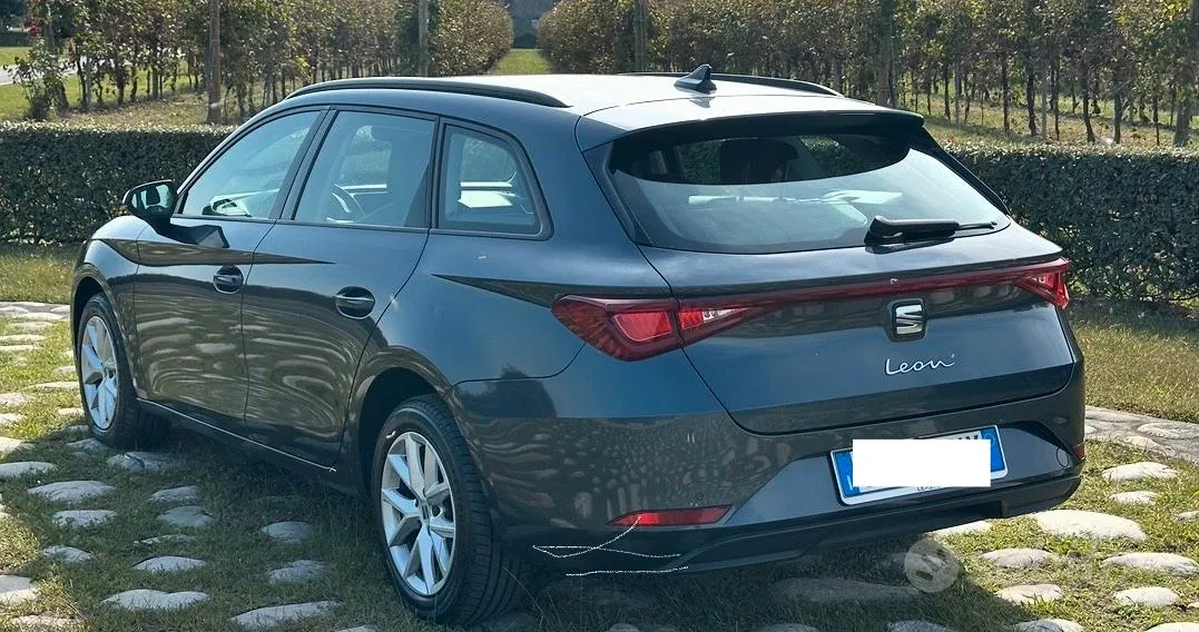 Seat Leon 2024 photo 2