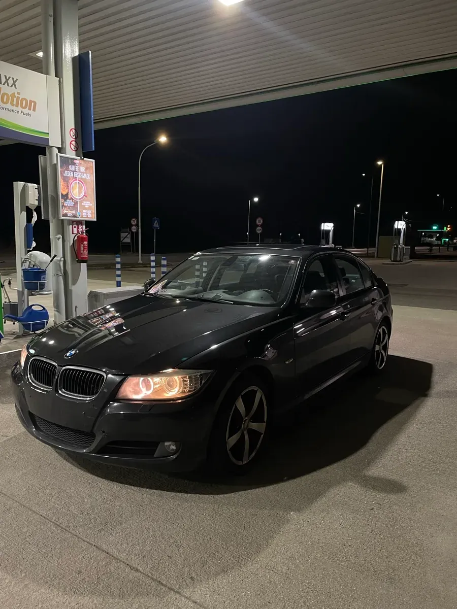 BMW 3 Series 2009 photo 3