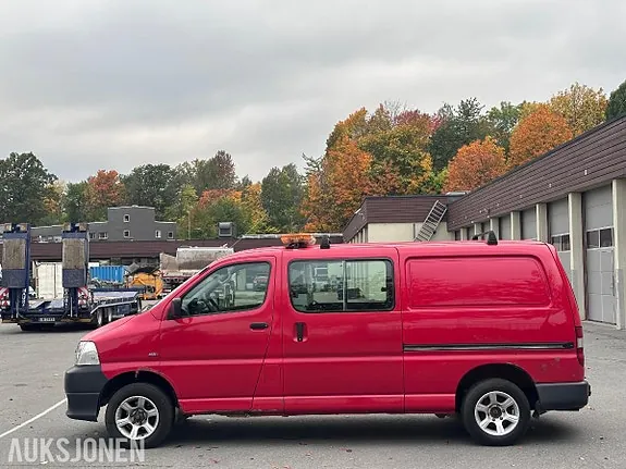 Toyota Hiace 2008 photo 2