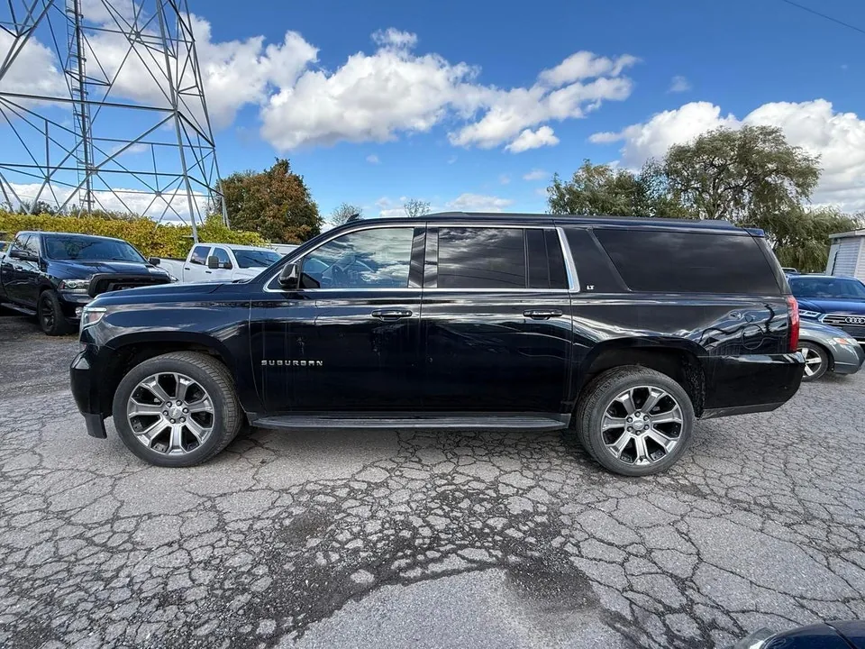 Chevrolet Suburban 2018 photo 2
