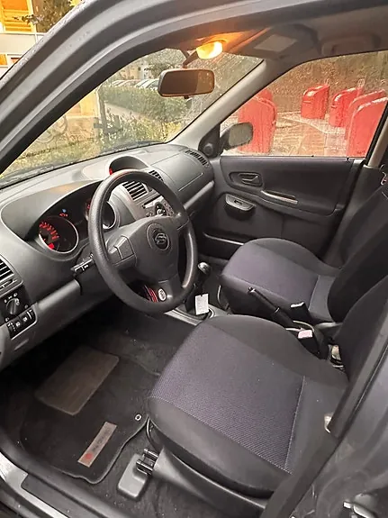 Suzuki Ignis 2006 photo 2