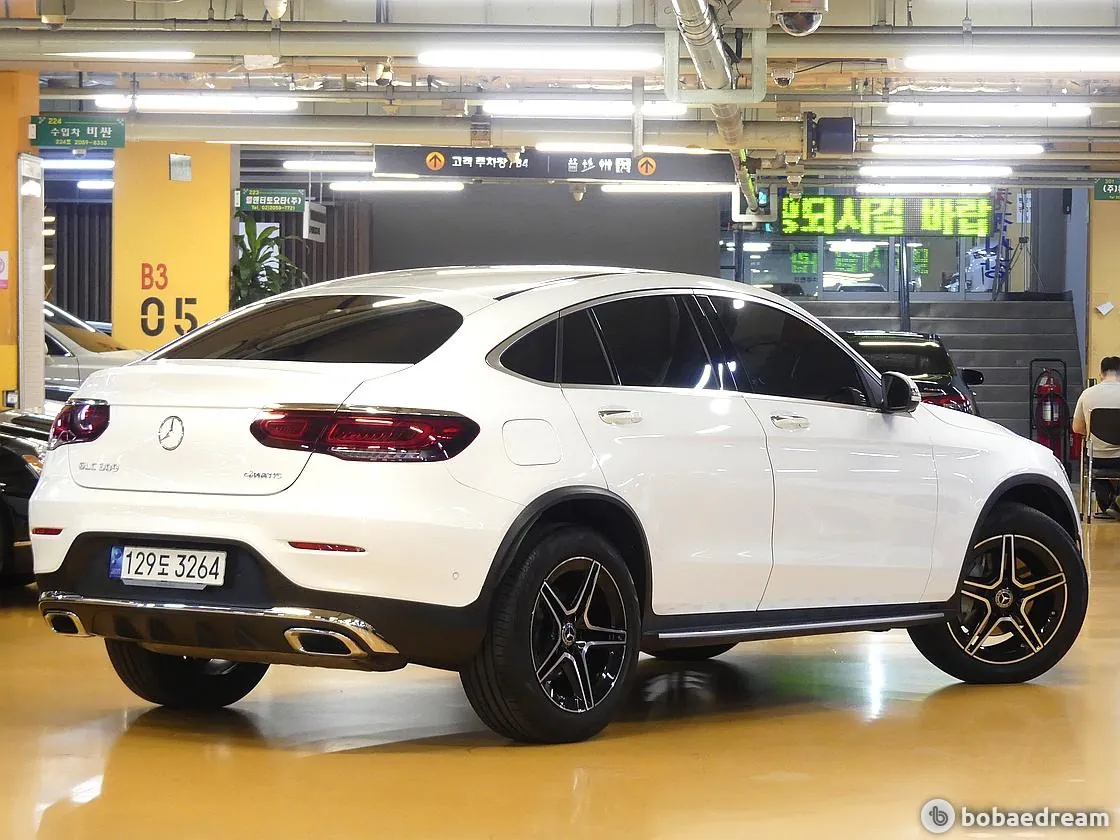 Mercedes-Benz Glc300 2023 photo 3