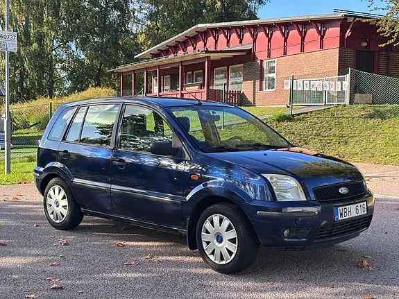 Ford Fusion 2004 photo 2