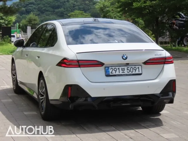 BMW 3 Series 2025 photo 4