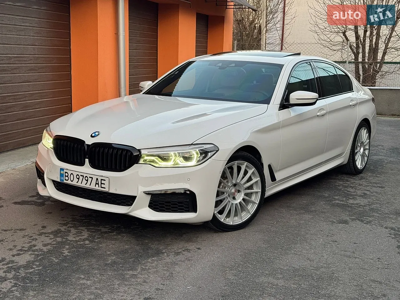 BMW 5 Series 2018 photo 2