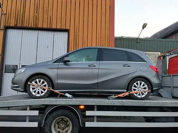 Mercedes-Benz B 200 2012 photo 2