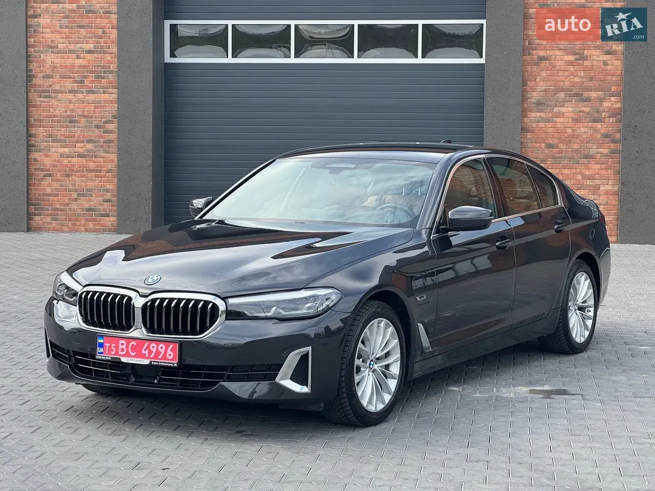 BMW 5 Series 2022 photo 2