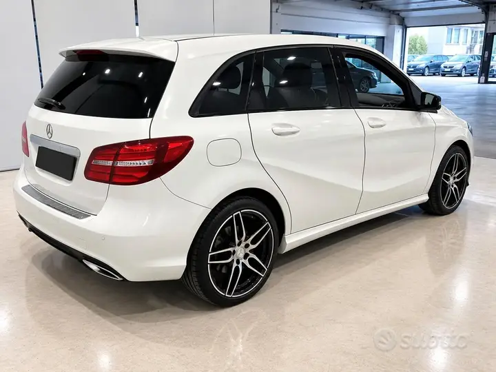 Mercedes-Benz B 180D 2015 photo 3