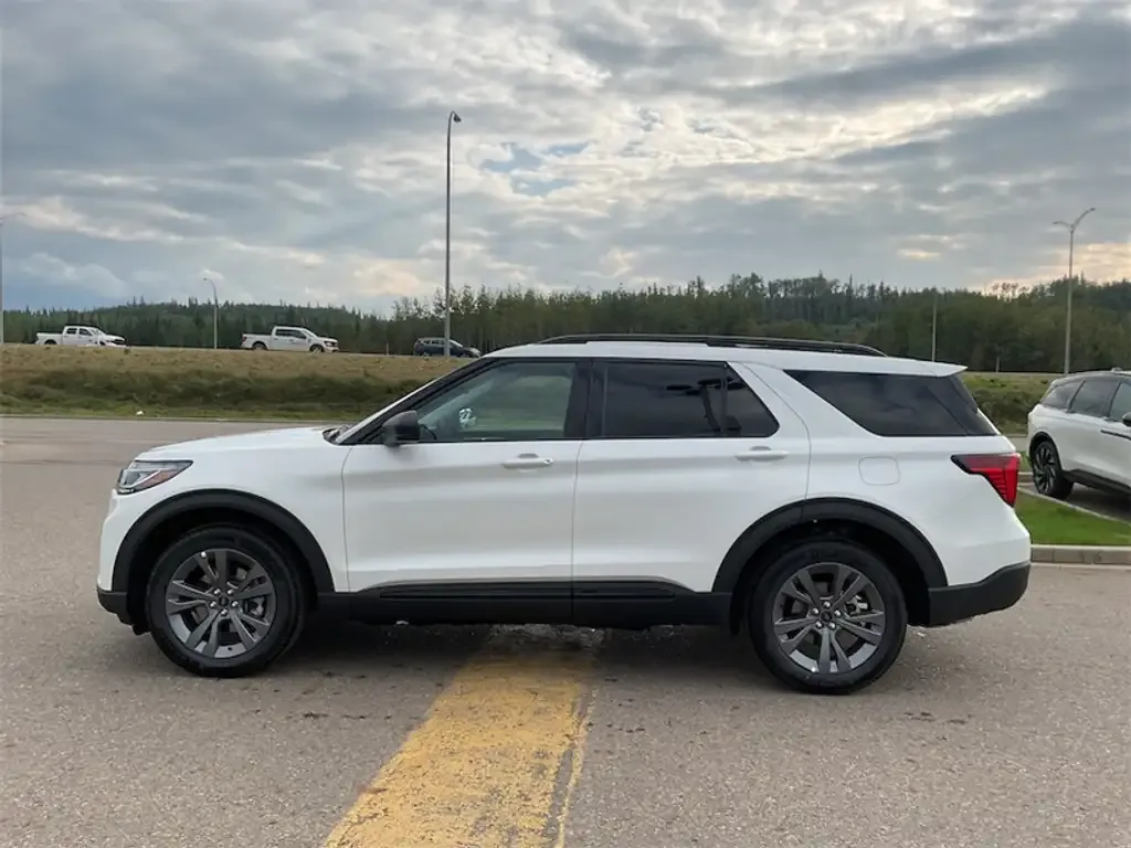 Ford Explorer 2026 photo 2