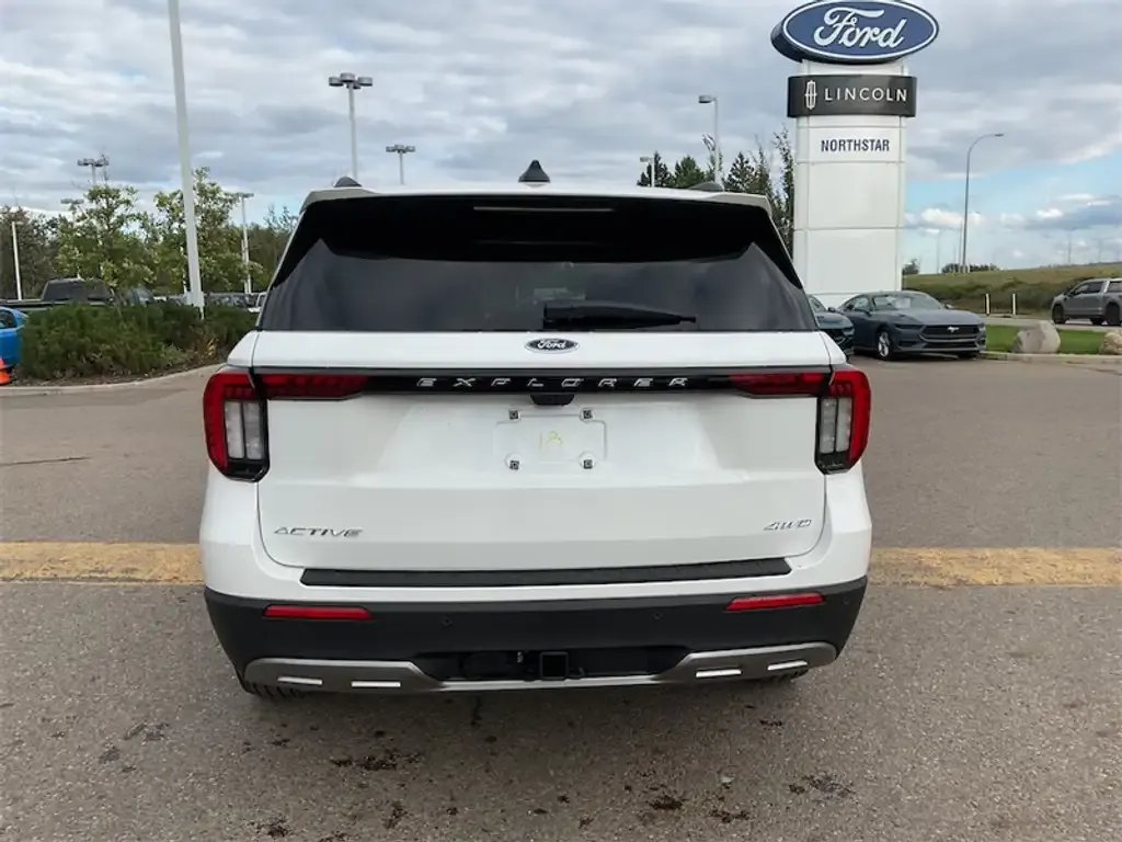 Ford Explorer 2026 photo 4