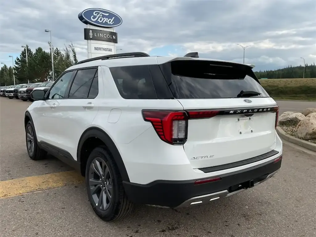 Ford Explorer 2026 photo 3
