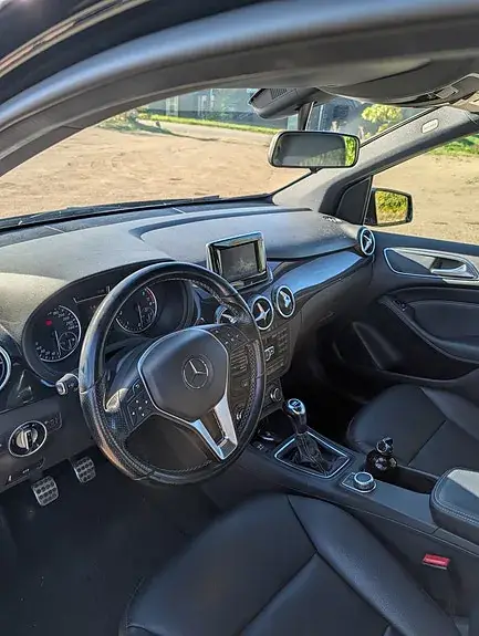 Mercedes-Benz B 180 2013 photo 3