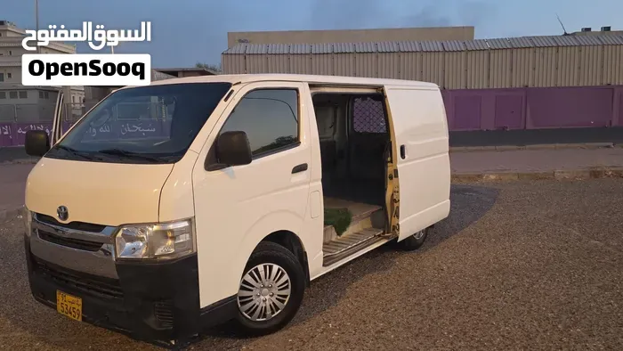Toyota Hiace 2016 photo 2