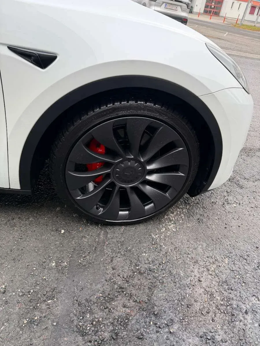 Tesla Model Y 2024 photo 3