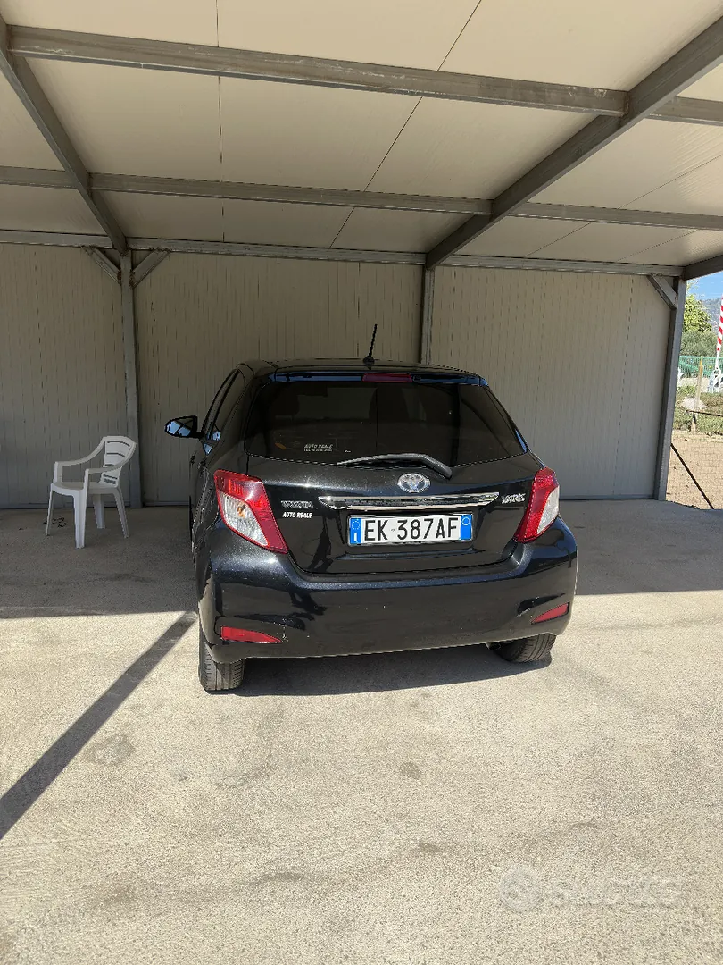 Toyota Yaris 2011 photo 4