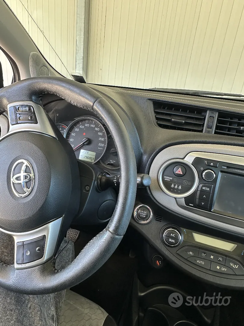 Toyota Yaris 2011 photo 5