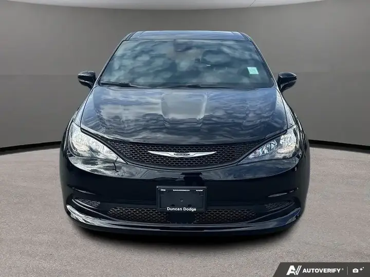Chrysler Grand Caravan 2027 photo 2