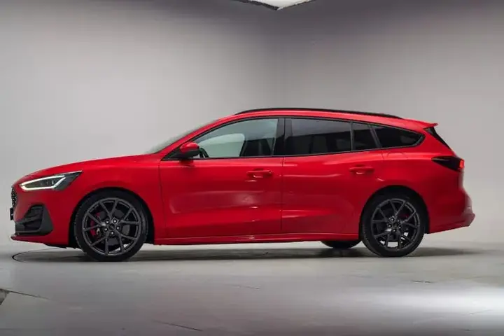 Ford Focus 2023 photo 2