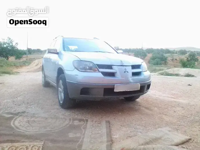 Mitsubishi Outlander 2005 photo 2