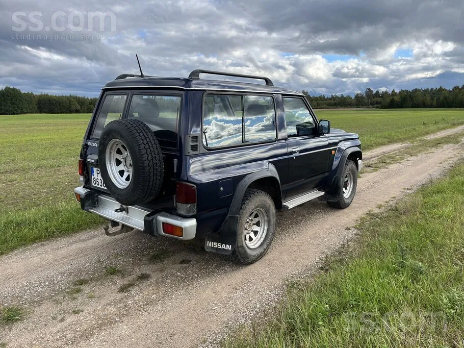 Nissan Patrol 1992 photo 4