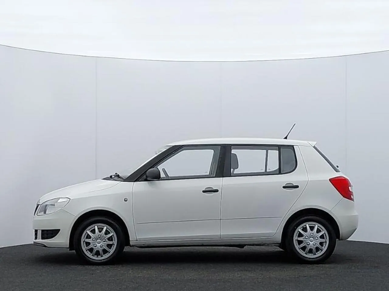 Skoda Fabia 2013 photo 4