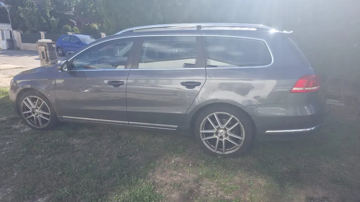 Volkswagen Passat 2011 photo 2