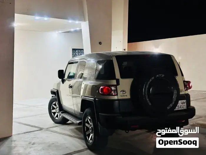Toyota Fj 2012 photo 3