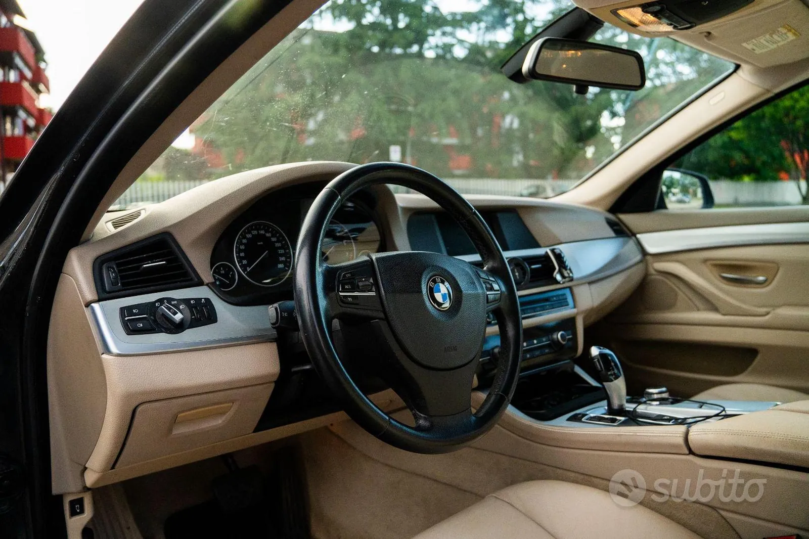 BMW 523I 2011 photo 3
