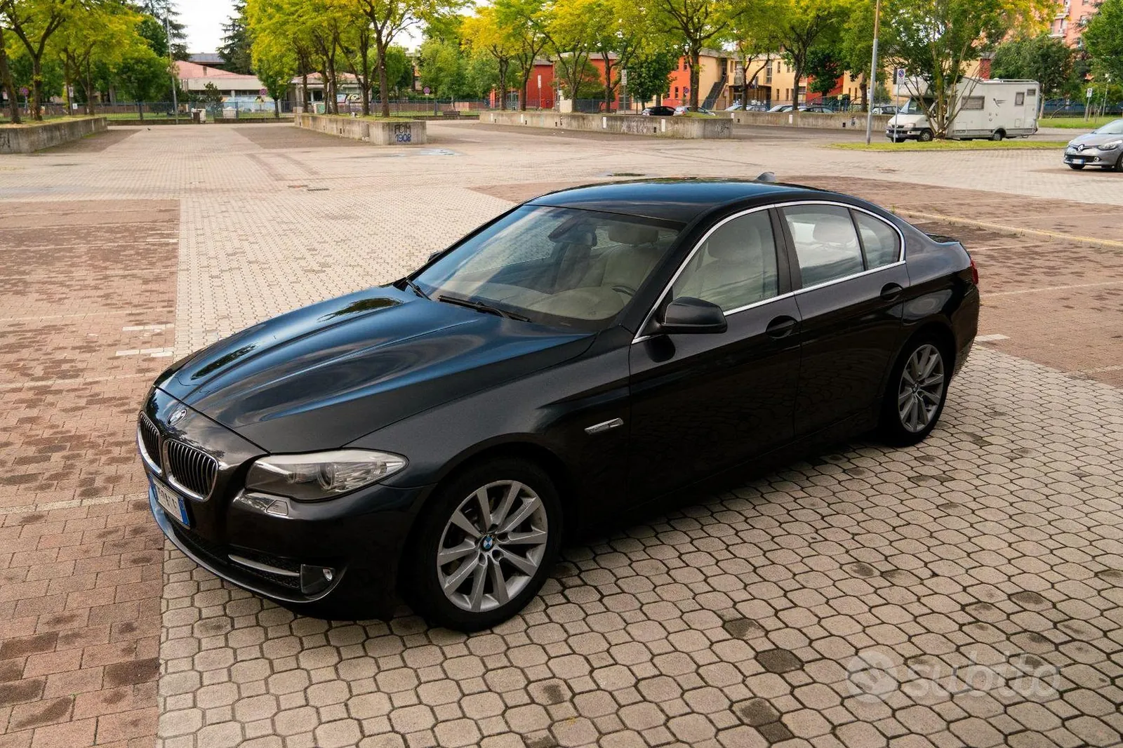 BMW 523I