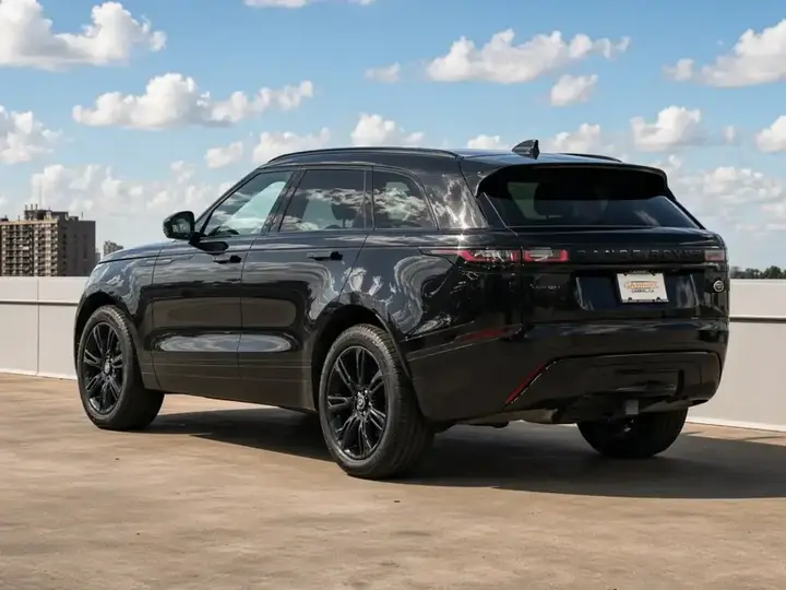 Land Rover Range Rover Velar 2023 photo 2