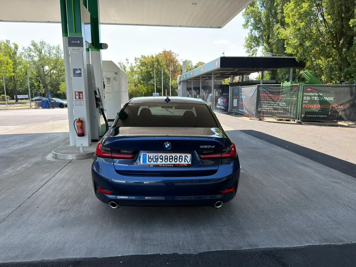 BMW 3 Series 2020 photo 3