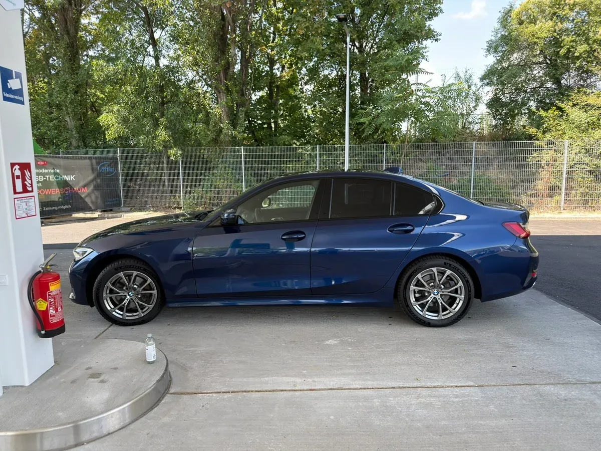 BMW 3 Series 2020 photo 2