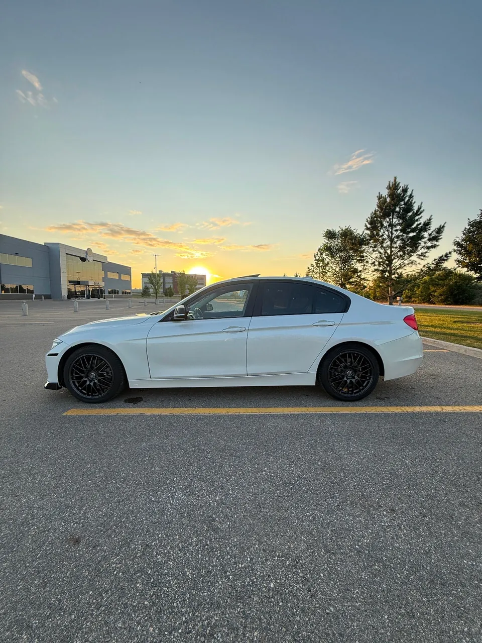 BMW 320I 2012 photo 3