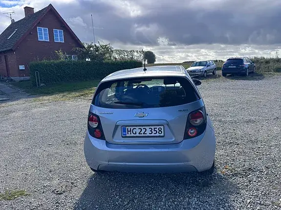 Chevrolet Aveo 2012 photo 4