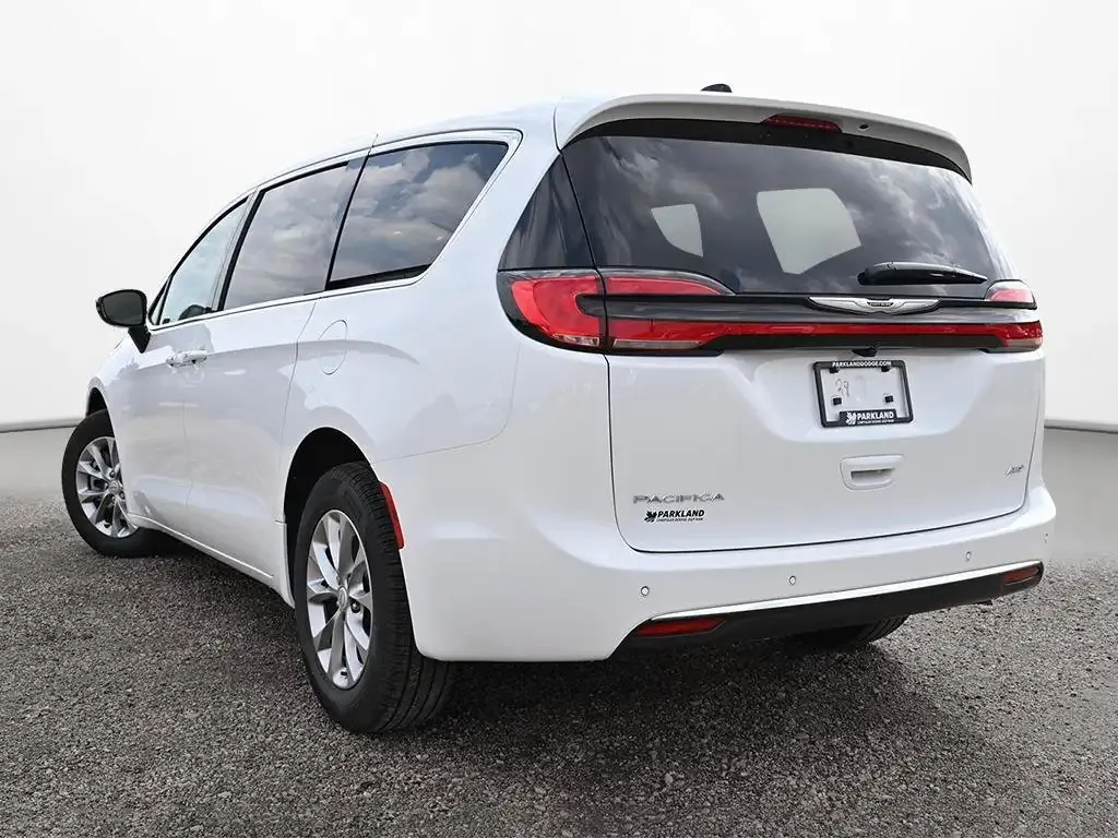 Chrysler Pacifica 2026 photo 4