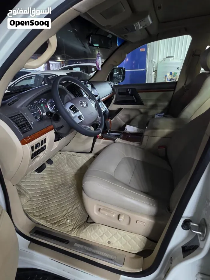 Toyota Land Cruiser 2013 photo 2