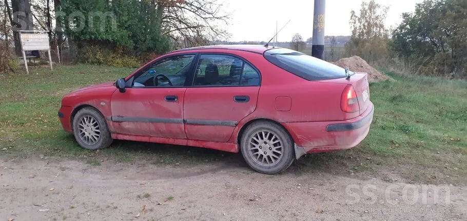 Mitsubishi Carisma 2002 photo 4