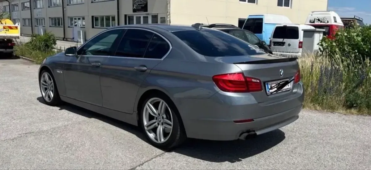 BMW 5 Series 2011 photo 3