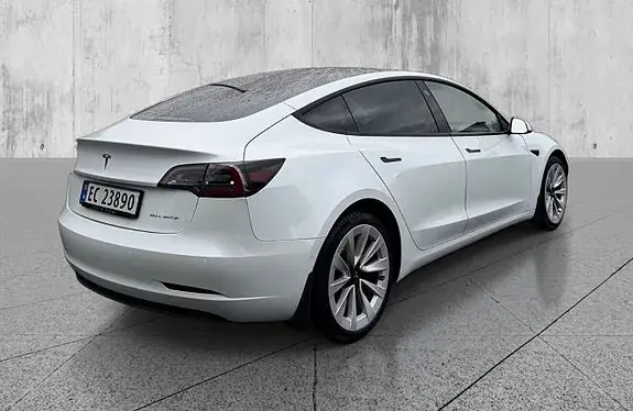 Tesla Model 3 2021 photo 2