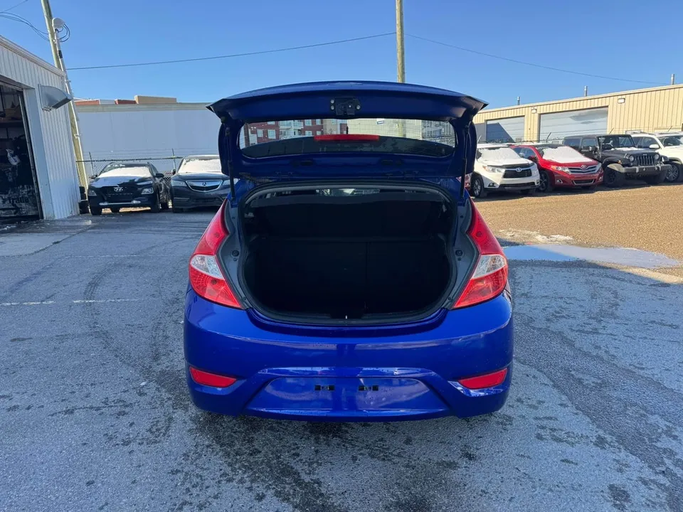 Hyundai Accent 2012 photo 4