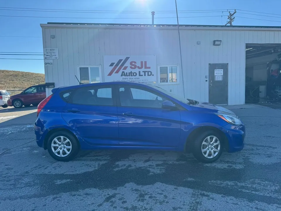 Hyundai Accent 2012 photo 2