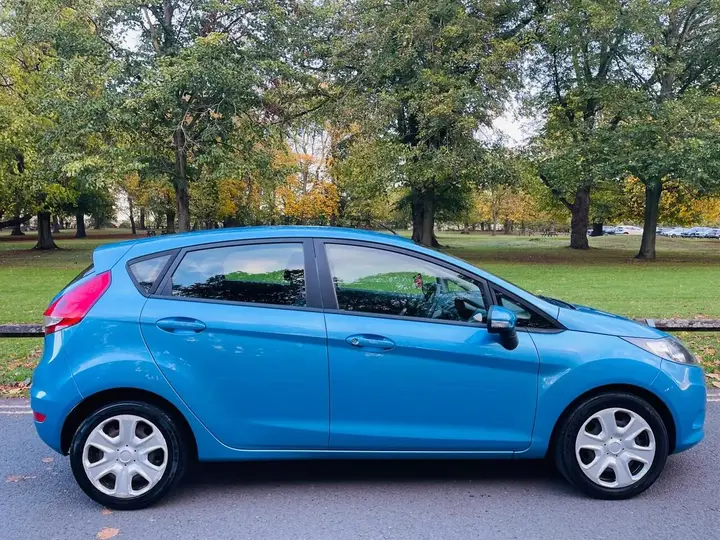 Ford Fiesta 2009 photo 2