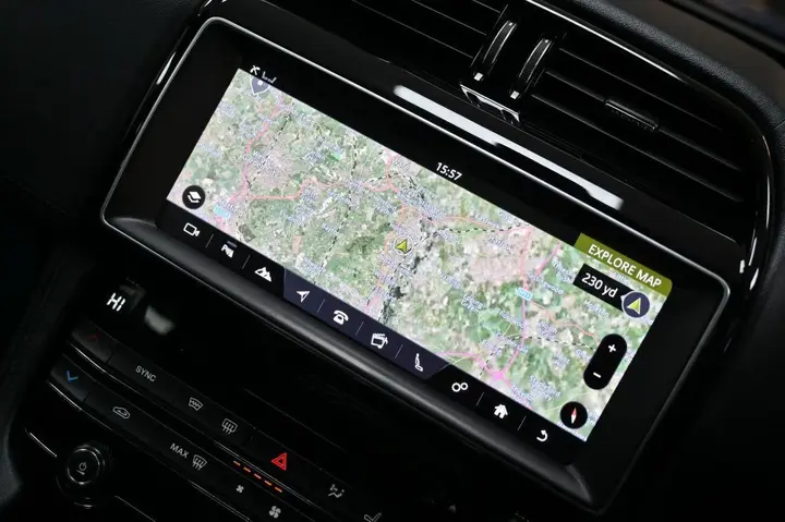 Jaguar F-Pace 2016 photo 5